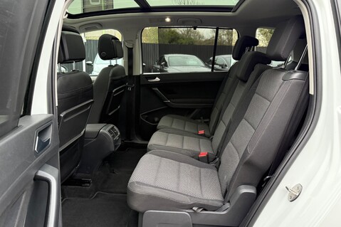 Volkswagen Touran SE FAMILY TDI DSG - PANORAMIC SUNROOF - FULL VW SERVICE HISTORY 27