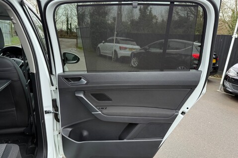 Volkswagen Touran SE FAMILY TDI DSG - PANORAMIC SUNROOF - FULL VW SERVICE HISTORY 36