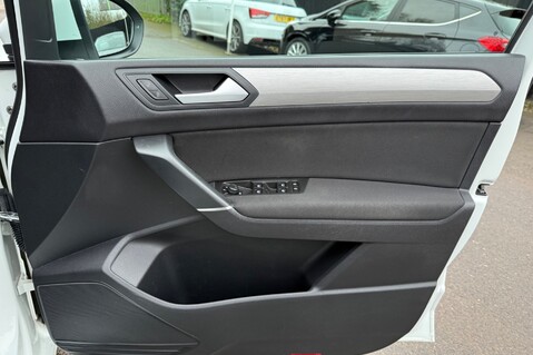 Volkswagen Touran SE FAMILY TDI DSG - PANORAMIC SUNROOF - FULL VW SERVICE HISTORY 37