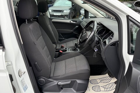Volkswagen Touran SE FAMILY TDI DSG - PANORAMIC SUNROOF - FULL VW SERVICE HISTORY 15