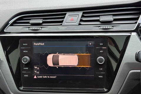 Volkswagen Touran SE FAMILY TDI DSG - PANORAMIC SUNROOF - FULL VW SERVICE HISTORY 45