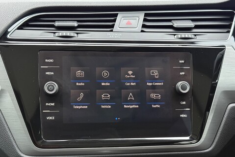 Volkswagen Touran SE FAMILY TDI DSG - PANORAMIC SUNROOF - FULL VW SERVICE HISTORY 48