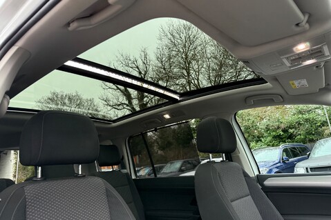 Volkswagen Touran SE FAMILY TDI DSG - PANORAMIC SUNROOF - FULL VW SERVICE HISTORY 53