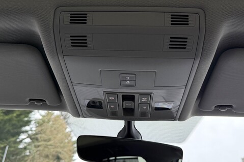 Volkswagen Touran SE FAMILY TDI DSG - PANORAMIC SUNROOF - FULL VW SERVICE HISTORY 56