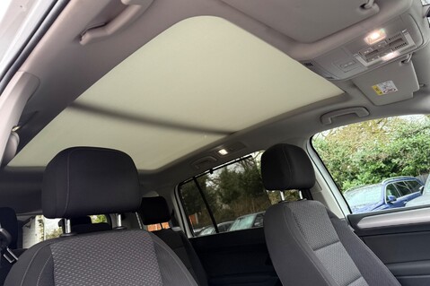 Volkswagen Touran SE FAMILY TDI DSG - PANORAMIC SUNROOF - FULL VW SERVICE HISTORY 55
