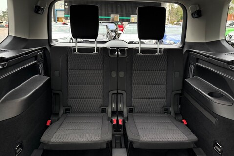 Volkswagen Touran SE FAMILY TDI DSG - PANORAMIC SUNROOF - FULL VW SERVICE HISTORY 17