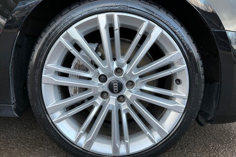 Audi A4 AVANT 3.0 TDI QUATTRO S LINE - TECH PACK -COMFORT & SOUND -19 INCH ALLOYS 66