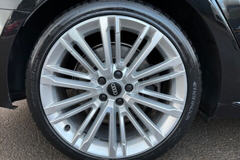 Audi A4 AVANT 3.0 TDI QUATTRO S LINE - TECH PACK -COMFORT & SOUND -19 INCH ALLOYS 69