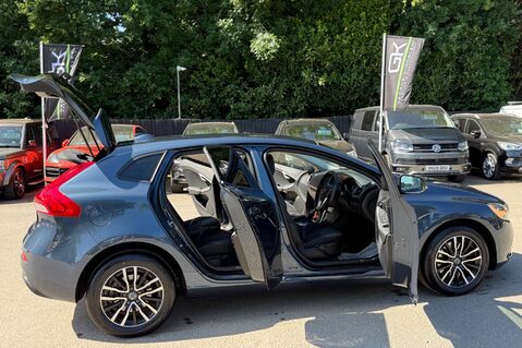Volvo V40 T2 MOMENTUM NAV PLUS - REVERSE CAMERA - FULL VOLVO SERVICE HISTORY 16