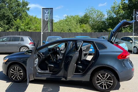 Volvo V40 T2 MOMENTUM NAV PLUS - REVERSE CAMERA - FULL VOLVO SERVICE HISTORY 17