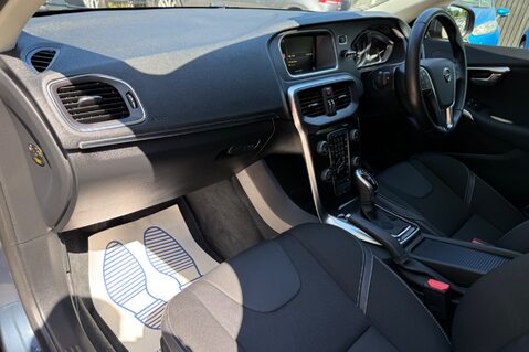 Volvo V40 T2 MOMENTUM NAV PLUS - REVERSE CAMERA - FULL VOLVO SERVICE HISTORY 20