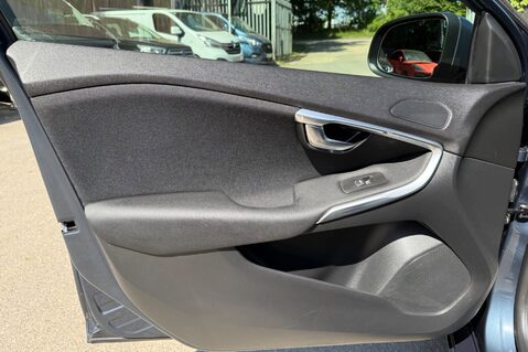 Volvo V40 T2 MOMENTUM NAV PLUS - REVERSE CAMERA - FULL VOLVO SERVICE HISTORY 21