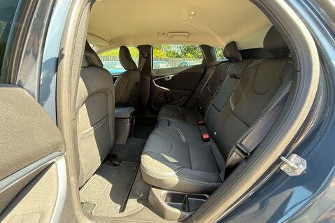Volvo V40 T2 MOMENTUM NAV PLUS - REVERSE CAMERA - FULL VOLVO SERVICE HISTORY 22