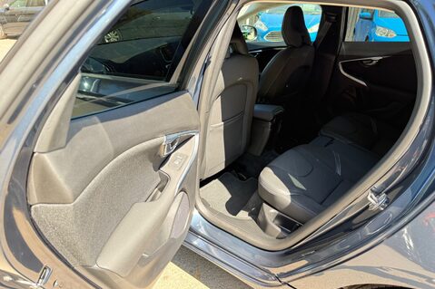 Volvo V40 T2 MOMENTUM NAV PLUS - REVERSE CAMERA - FULL VOLVO SERVICE HISTORY 23