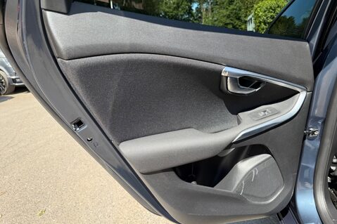 Volvo V40 T2 MOMENTUM NAV PLUS - REVERSE CAMERA - FULL VOLVO SERVICE HISTORY 24