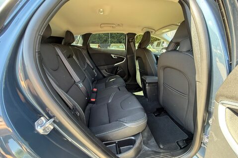 Volvo V40 T2 MOMENTUM NAV PLUS - REVERSE CAMERA - FULL VOLVO SERVICE HISTORY 25
