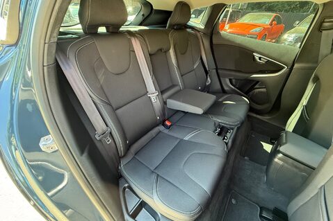 Volvo V40 T2 MOMENTUM NAV PLUS - REVERSE CAMERA - FULL VOLVO SERVICE HISTORY 26