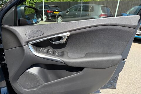 Volvo V40 T2 MOMENTUM NAV PLUS - REVERSE CAMERA - FULL VOLVO SERVICE HISTORY 32