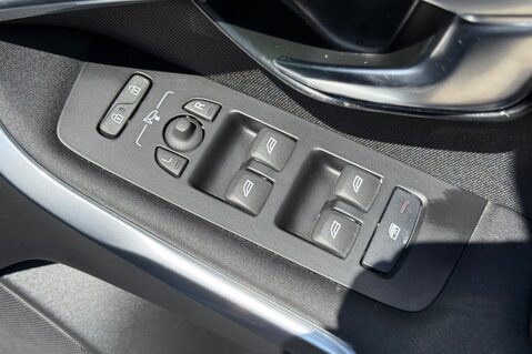 Volvo V40 T2 MOMENTUM NAV PLUS - REVERSE CAMERA - FULL VOLVO SERVICE HISTORY 33