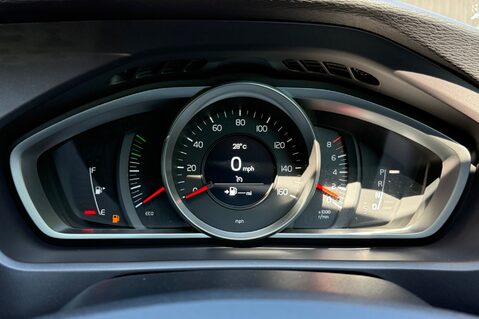 Volvo V40 T2 MOMENTUM NAV PLUS - REVERSE CAMERA - FULL VOLVO SERVICE HISTORY 34