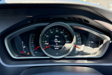 Volvo V40 T2 MOMENTUM NAV PLUS - REVERSE CAMERA - FULL VOLVO SERVICE HISTORY 35