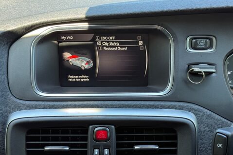 Volvo V40 T2 MOMENTUM NAV PLUS - REVERSE CAMERA - FULL VOLVO SERVICE HISTORY 39