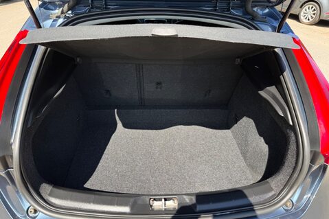Volvo V40 T2 MOMENTUM NAV PLUS - REVERSE CAMERA - FULL VOLVO SERVICE HISTORY 44