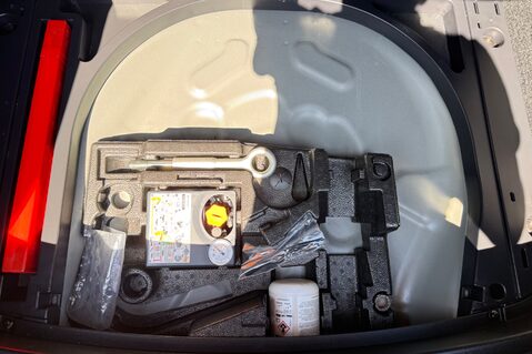 Volvo V40 T2 MOMENTUM NAV PLUS - REVERSE CAMERA - FULL VOLVO SERVICE HISTORY 46
