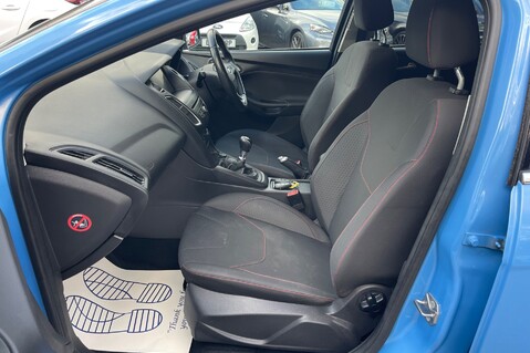 Ford Focus ZETEC S - £20 ROAD TAX 3