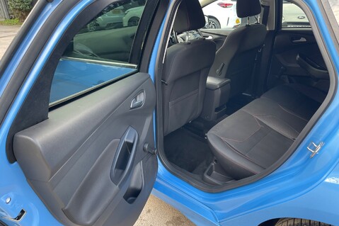 Ford Focus ZETEC S - £20 ROAD TAX 22