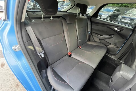 Ford Focus ZETEC S - £20 ROAD TAX 25