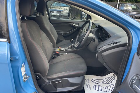 Ford Focus ZETEC S - £20 ROAD TAX 27