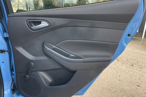 Ford Focus ZETEC S - £20 ROAD TAX 29