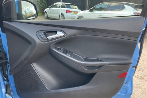 Ford Focus ZETEC S - £20 ROAD TAX 31