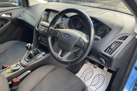 Ford Focus ZETEC S - £20 ROAD TAX 32