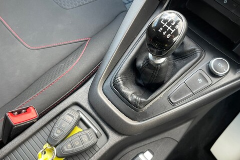 Ford Focus ZETEC S - £20 ROAD TAX 40