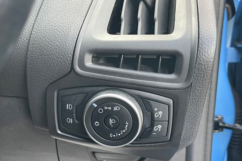 Ford Focus ZETEC S - £20 ROAD TAX 44