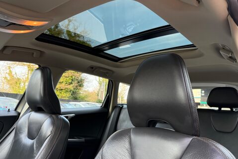 Volvo XC60 D5 SE LUX NAV AWD -TOWBAR - BLIS -LDW - PAN ROOF -CHILD SEATS  3