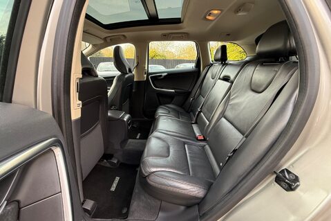 Volvo XC60 D5 SE LUX NAV AWD -TOWBAR - BLIS -LDW - PAN ROOF -CHILD SEATS  26