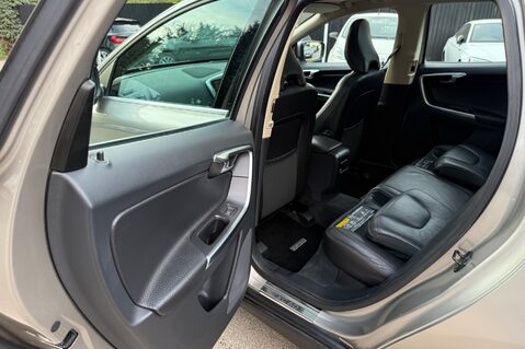 Volvo XC60 D5 SE LUX NAV AWD -TOWBAR - BLIS -LDW - PAN ROOF -CHILD SEATS  31