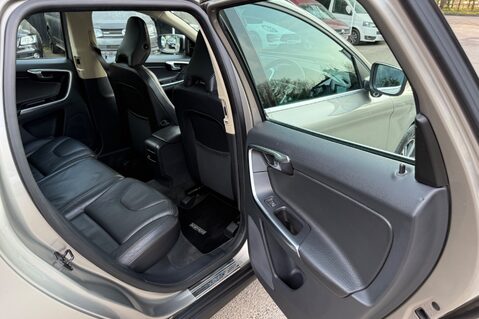 Volvo XC60 D5 SE LUX NAV AWD -TOWBAR - BLIS -LDW - PAN ROOF -CHILD SEATS  32