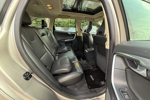 Volvo XC60 D5 SE LUX NAV AWD -TOWBAR - BLIS -LDW - PAN ROOF -CHILD SEATS  34