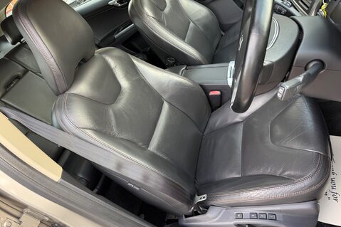 Volvo XC60 D5 SE LUX NAV AWD -TOWBAR - BLIS -LDW - PAN ROOF -CHILD SEATS  35