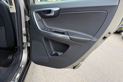 Volvo XC60 D5 SE LUX NAV AWD -TOWBAR - BLIS -LDW - PAN ROOF -CHILD SEATS  36