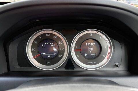 Volvo XC60 D5 SE LUX NAV AWD -TOWBAR - BLIS -LDW - PAN ROOF -CHILD SEATS  39