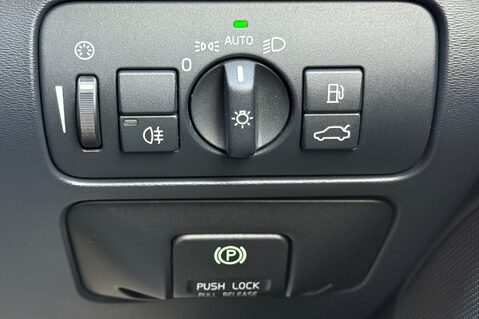 Volvo XC60 D5 SE LUX NAV AWD -TOWBAR - BLIS -LDW - PAN ROOF -CHILD SEATS  55