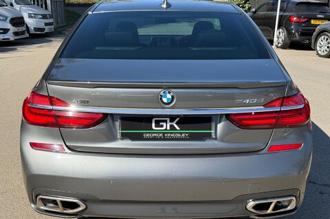 BMW 7 Series 740D XDRIVE M SPORT - REAR ENTERTAINMENT -SUNROOF -HUD -HARMAN KARDON -ICON 8