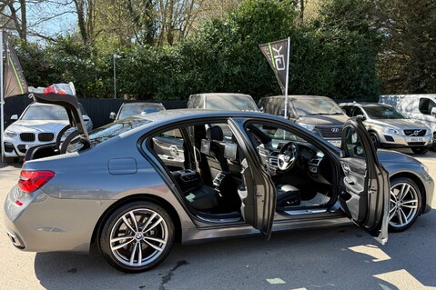 BMW 7 Series 740D XDRIVE M SPORT - REAR ENTERTAINMENT -SUNROOF -HUD -HARMAN KARDON -ICON 18