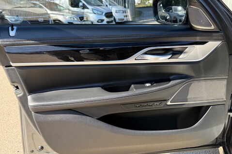 BMW 7 Series 740D XDRIVE M SPORT - REAR ENTERTAINMENT -SUNROOF -HUD -HARMAN KARDON -ICON 27
