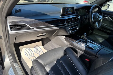 BMW 7 Series 740D XDRIVE M SPORT - REAR ENTERTAINMENT -SUNROOF -HUD -HARMAN KARDON -ICON 28